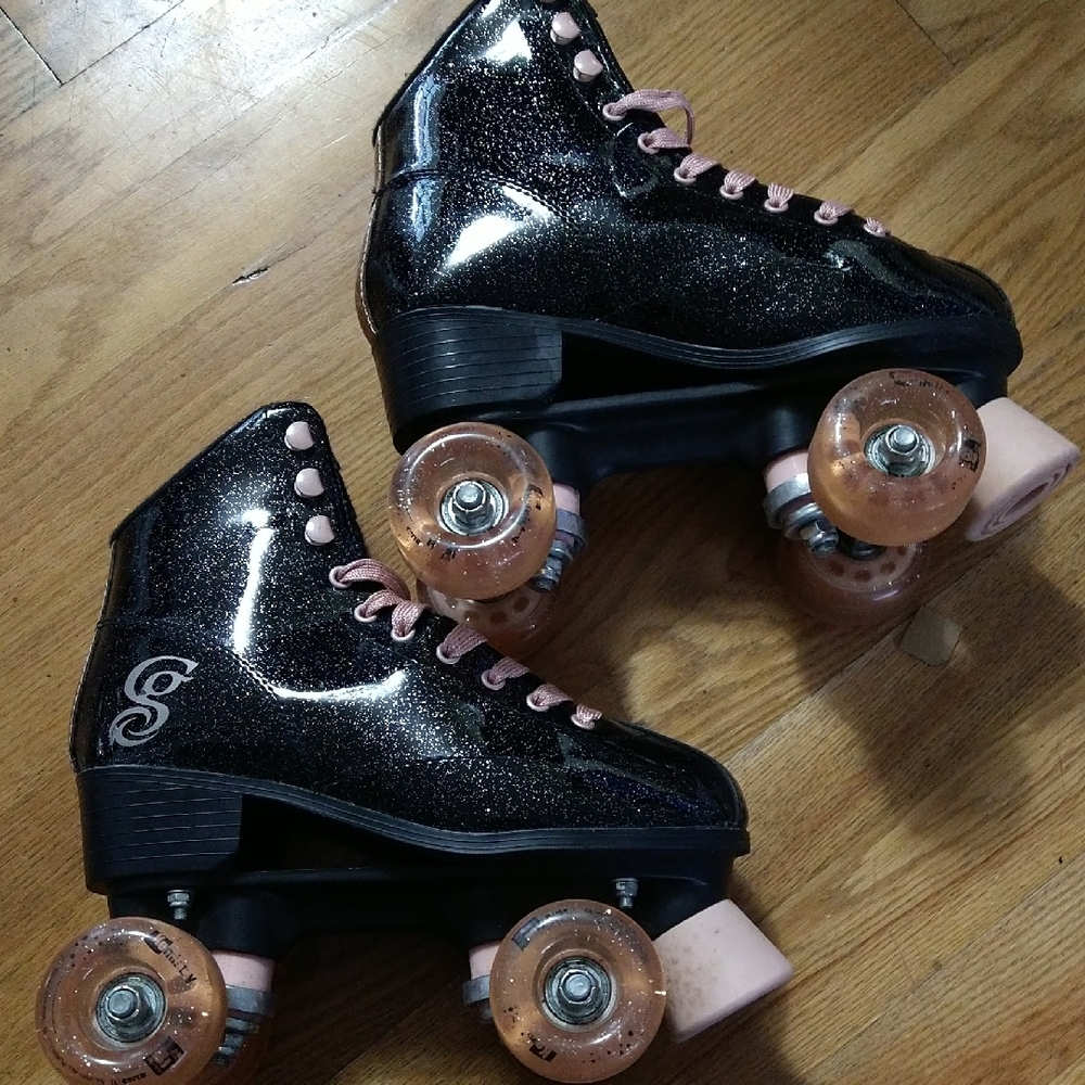 Roller Derby Candi Girl Black Glitter Roller Skates with Pink Laces - Picture 2 of 16